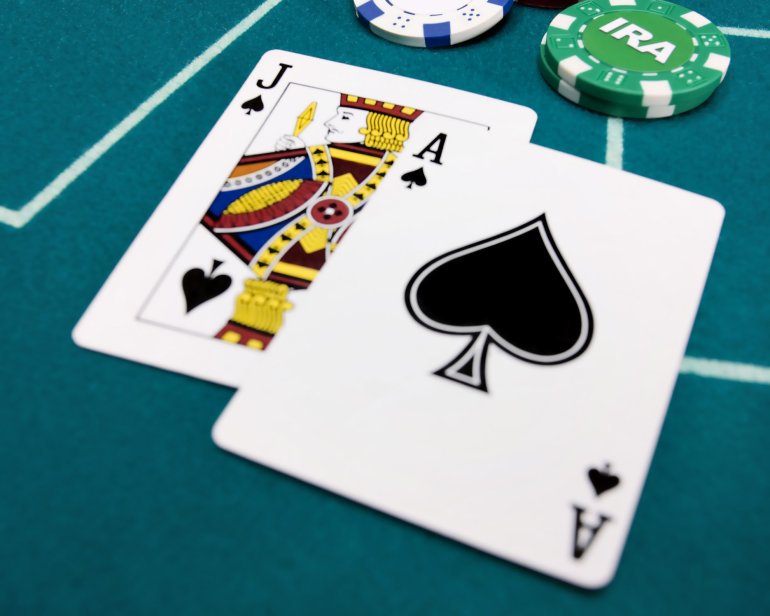 Einundzwanzig auf den Karten beim Blackjack