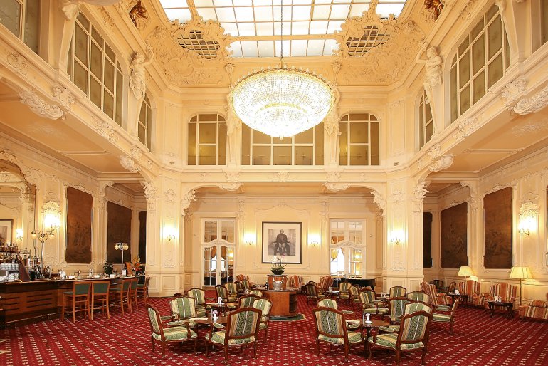 Die Lobby-Bar des Pupp Hotels