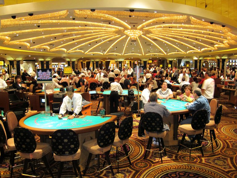 Das Innere der Spielhalle des Caesars Palace Casino in Las Vegas