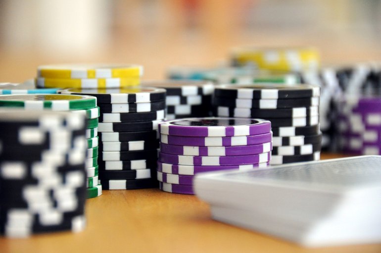 Casino-Chips mit Metallteilen als Mittel zur Fälschung