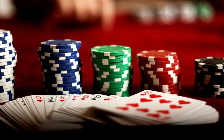 Casino-Chips und -Karten
