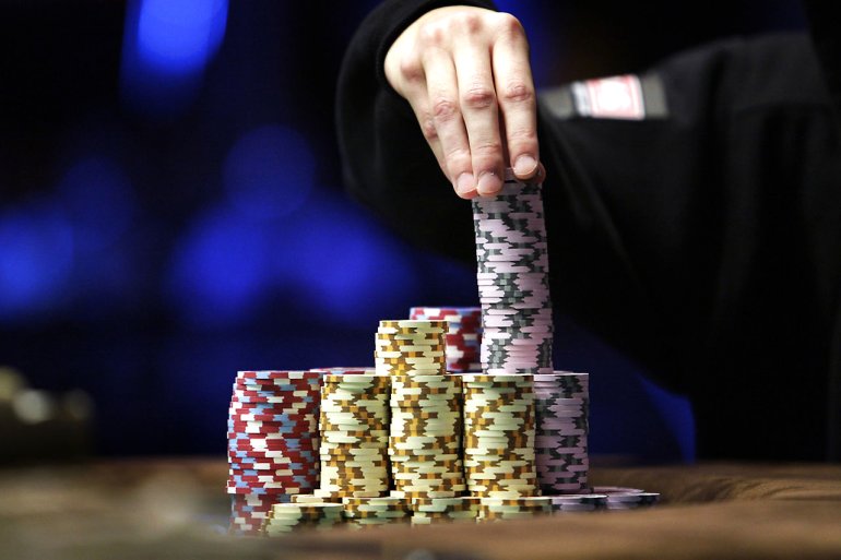 Eine große Anzahl verschiedener Chips für das Casino
