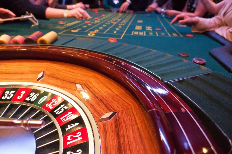 Roulette-Spieler platzieren die Einsätze