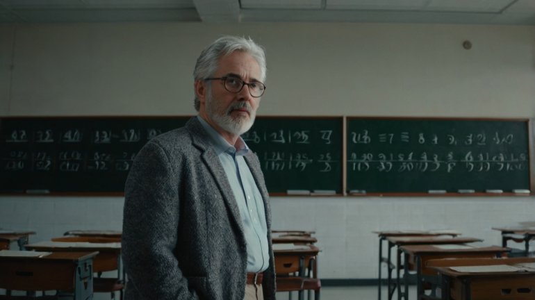 ein Mathematikprofessor, der den Erwartungswert beim Glücksspiel lehrt