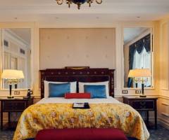 Shangri La Kyiv: Unterschrift