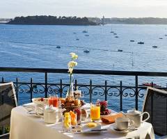 Casino Barriere Dinard: Deluxe Zimmer mit Meerblick