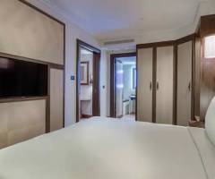 Merit Montenegro Casino: King Suite mit einem Schlafzimmer und Kochnische