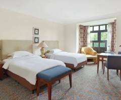Regency Casino Thessaloniki: 2 Zweibettzimmer Poolblick Clubzugang/1 König Poolblick Clubzugang