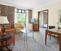 Regency Casino Thessaloniki: Regency Suite mit Poolblick und Clubzugang mit 1 Kingsize-Bett