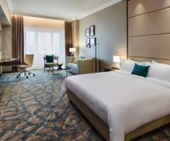 Casino at JW Marriott Bucharest Grand Hotel: Grand Executive Zimmer, Größeres Gästezimmer, 1 Kingsize-Bett, Schlafsofa, hohe Etage