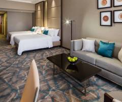 Casino at JW Marriott Bucharest Grand Hotel: Grand Executive Zimmer, Größeres Gästezimmer, 2 Doppelzimmer, Schlafsofa, hohe Etage