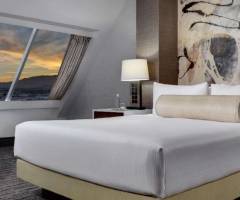 Luxor Casino Las Vegas: Pyramide Premier Suite