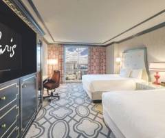 Paris Resort Casino: Burgunderrot 2 Königin