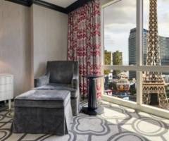 Paris Resort Casino: Burgundy 2 Queen mit Blick auf den Eiffelturm