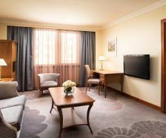 Diamond Palace Casino Zagreb: Classic Suite, 1-Schlafzimmer-Suite, 1 König, Blick auf den Innenhof