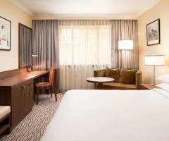 Diamond Palace Casino Zagreb: Deluxe King, Gästezimmer, 1 King