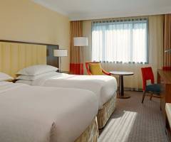 Diamond Palace Casino Zagreb: Executive Twin, Größeres Gästezimmer, 2 Twin Einzelbett(en), Blick auf den Innenhof, oberste Etage