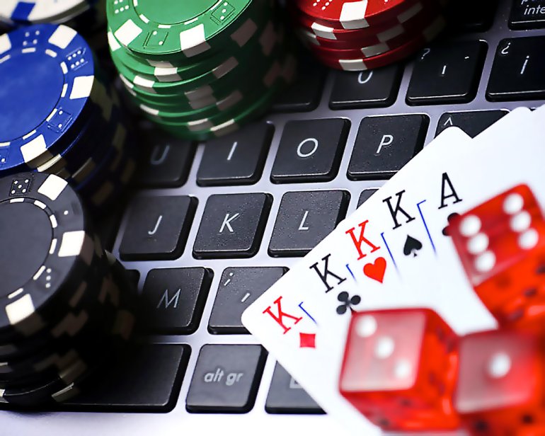 Casino-Chips und -Karten