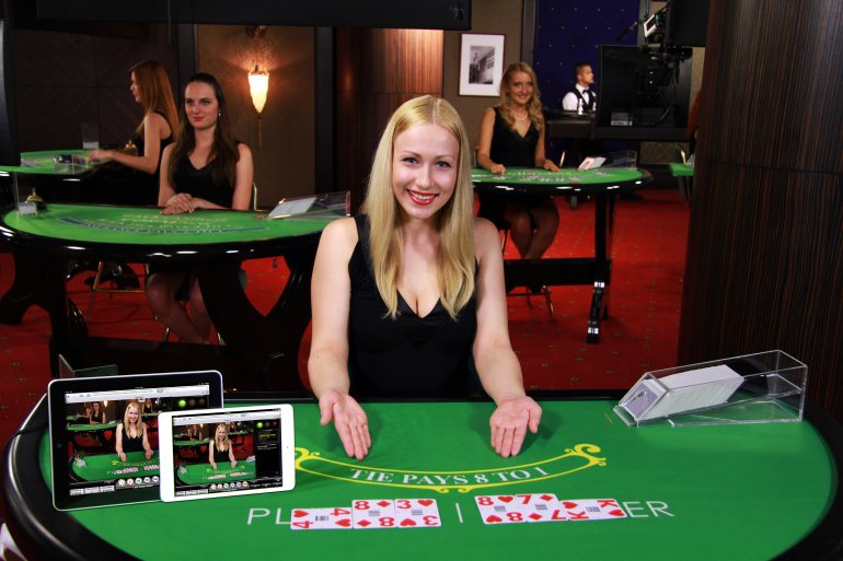 Live-Bakkarat-Dealer im Online-Kasino