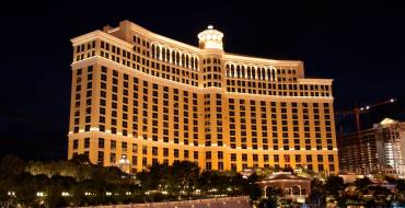Bellagio Hotel and Casino: Abendlicher Blick auf das Hotel