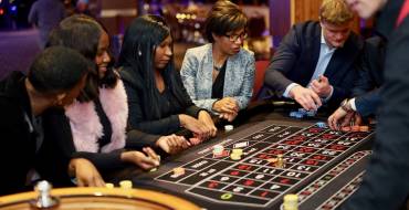 Broadway Casino: Viele Menschen kommen hierher