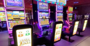 Casino 2000 Luxembourg: Bequeme Stühle für das Automatenspiel