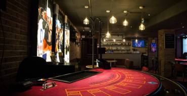 Feel Vegas Casino Iso Omena: Ein Ort für Poker und Blackjack.