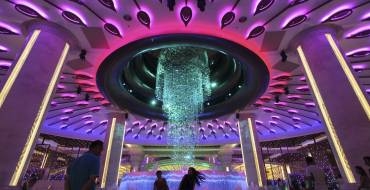 Galaxy Macau Casino: Der berühmte Springbrunnen vor dem Eingang des Casinos