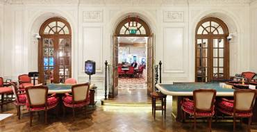 Les Ambassadeurs Club: Kleine Spielzimmer