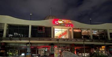 Regency Casino Tirana: Der Eingang zur Spielhölle