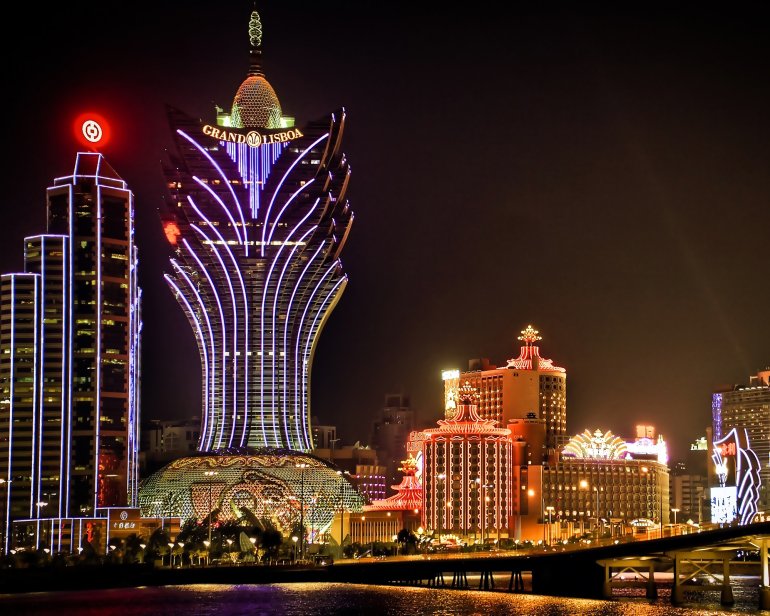 Nachtansicht des Grand Lisboa Casino