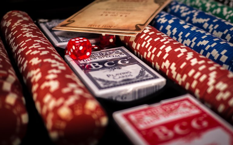 Würfel und Spielkarten